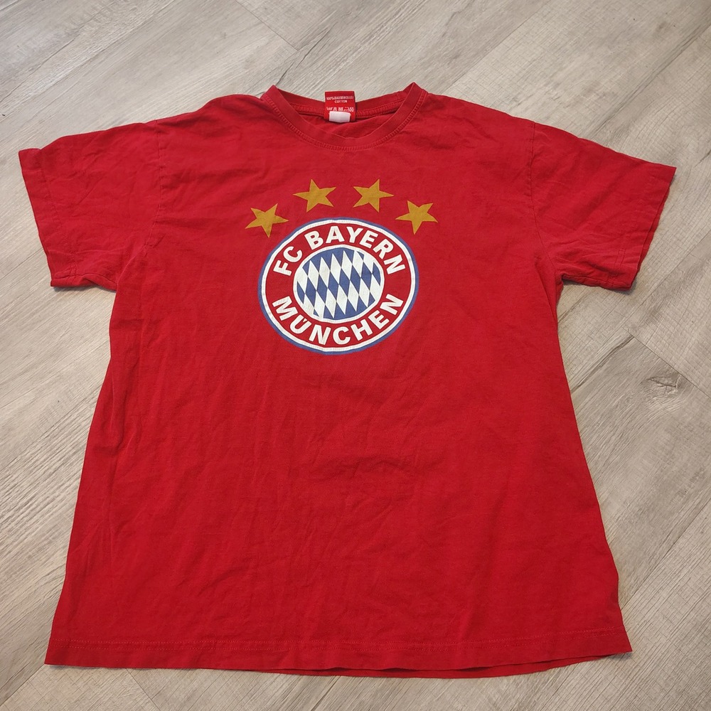 FC Bayern Munchen Red Graphic T-Shirt Mens Medium Soccer Bundesliga Cotton Tee